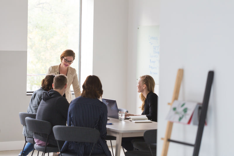 aménagement open space dans un espace de bureau